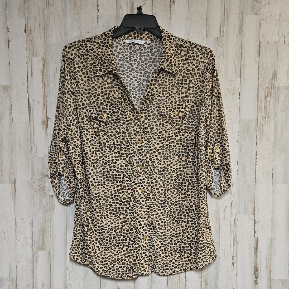 Emily Daniels sz. 1x  Sparkle Animal Print Blouse